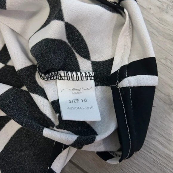 New Look Black and White Circle Pattern Blouse - Picture 2 of 2